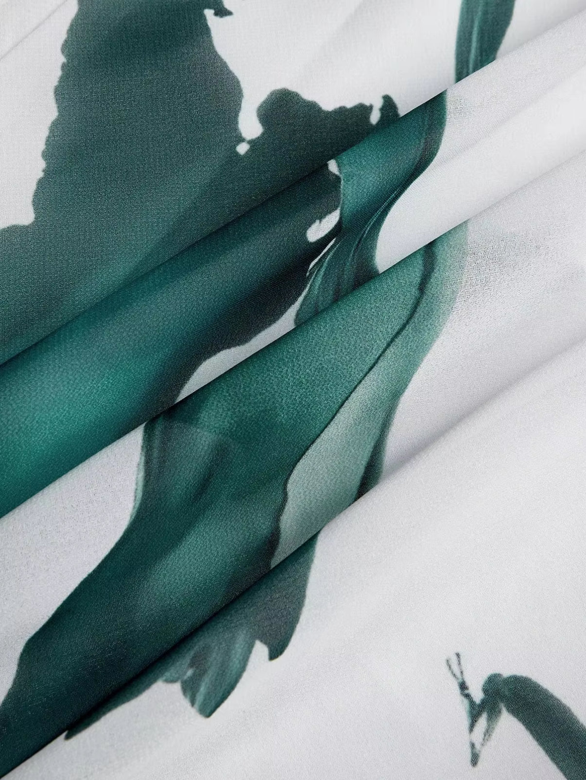 Alva | Lang Kjole med Akvarellmønster – Tidløs Eleganse i Bevegelse